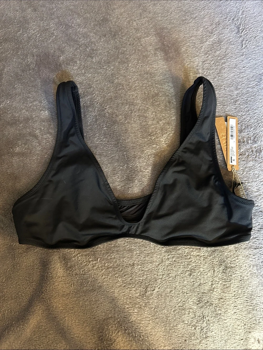 SKIMS: Signature Plunge Bikini Top - (XL)